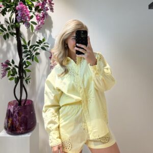 Izzy Short - Geel