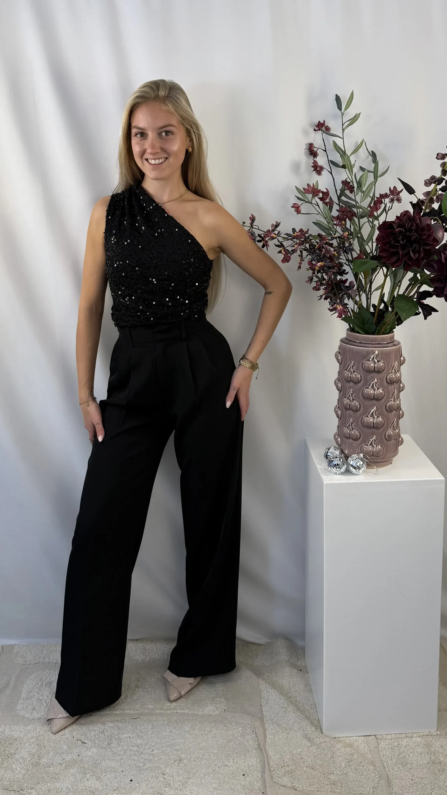 PARTY - Vianne One Shoulder Top - Zwart