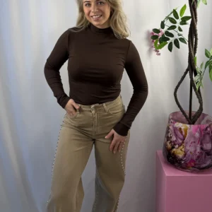 Elara Basic Top - Bruin