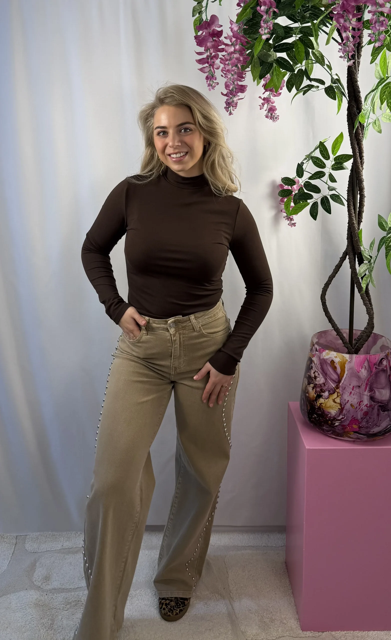 Elara Basic Top - Bruin