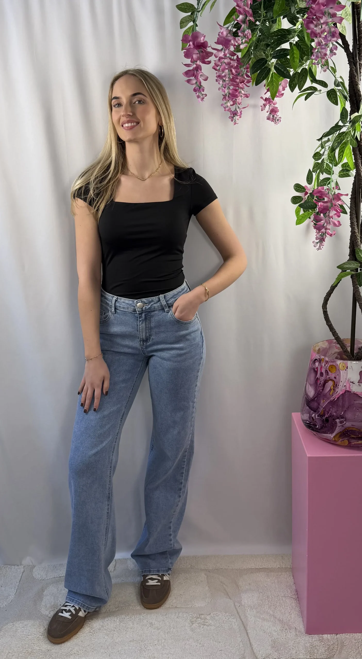 Nola Basic T-Shirt - Zwart