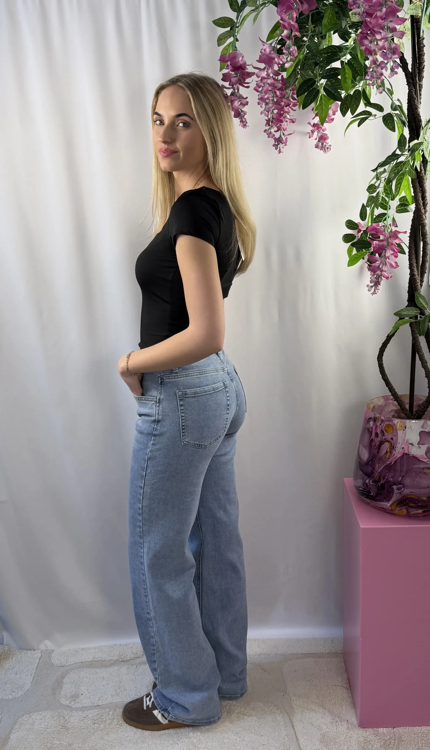 Nola Basic T-Shirt - Zwart - Afbeelding 2