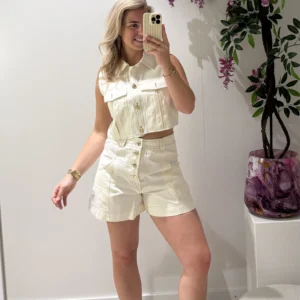 Raily Short - Wit