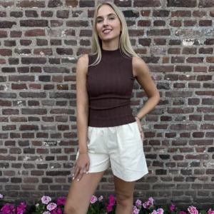 Isa Top - Bruin