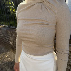Lofty Manner - Top Havina - Knotted Collar