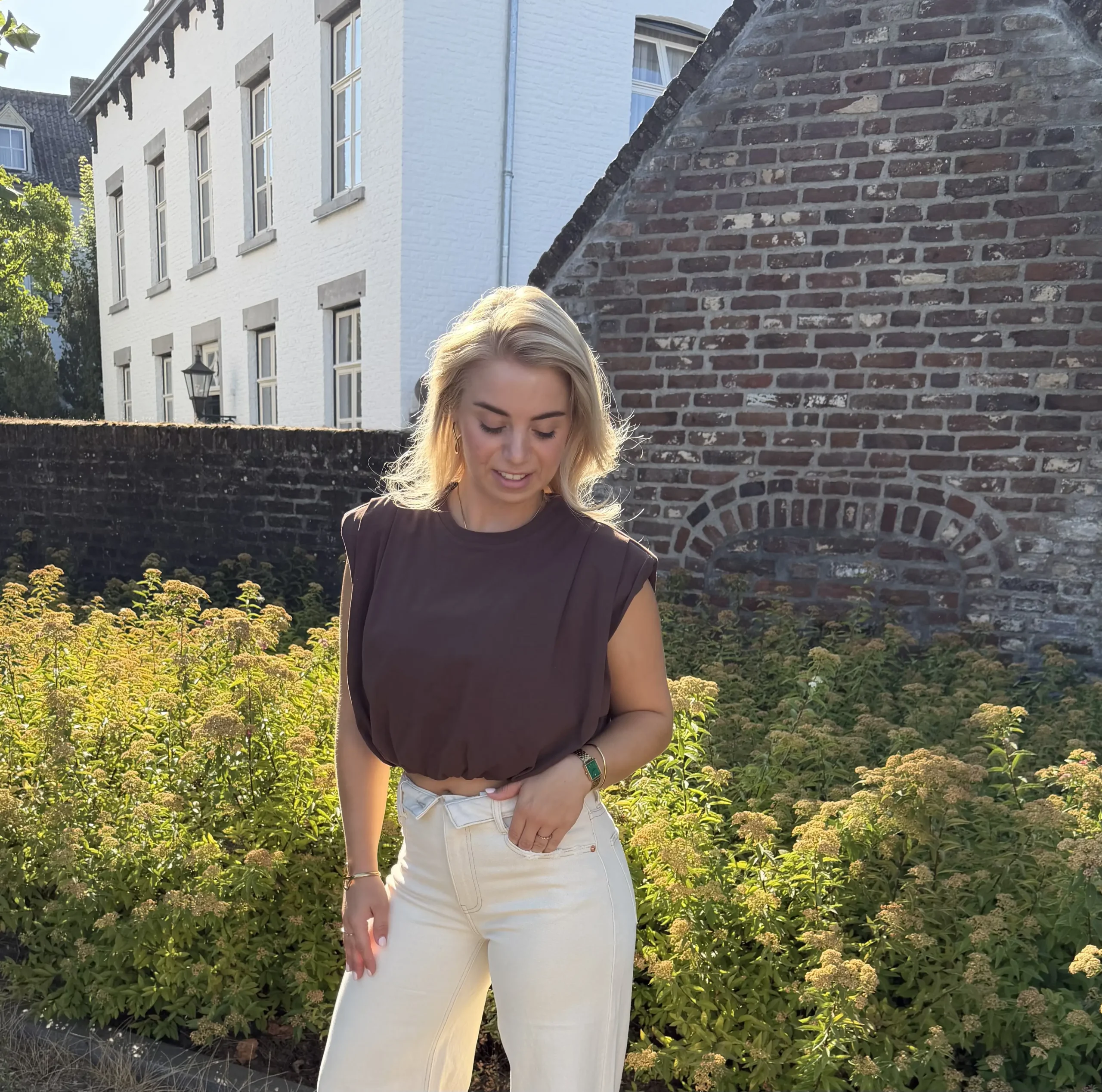 Flora T-shirt bruin