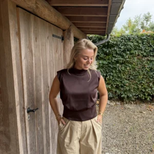 Elara Top - Bruin