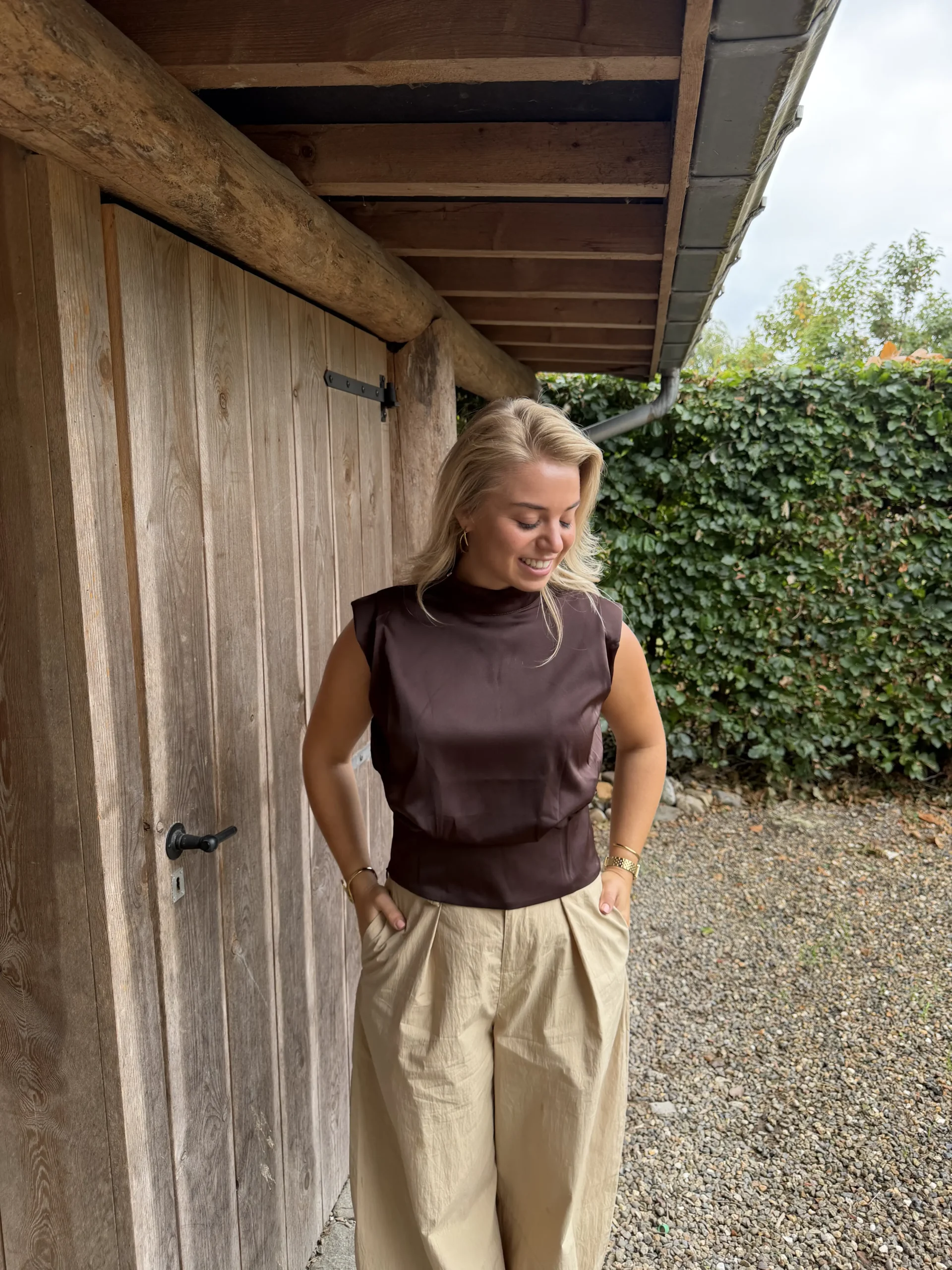 Elara Top - Bruin
